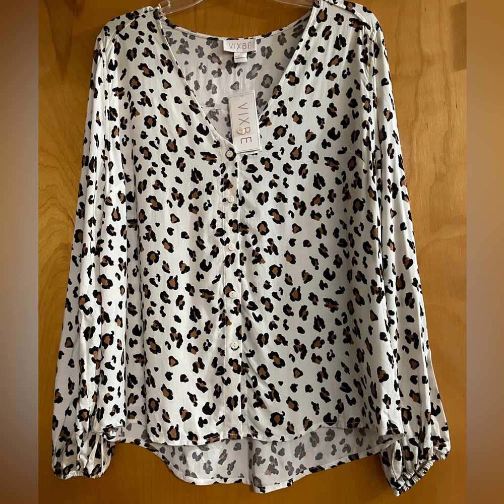 VIXBE Catalen V Neck Top Size Medium NWT